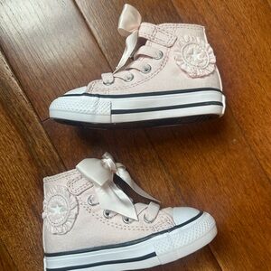 NWOT- Baby Converse Pink Bow